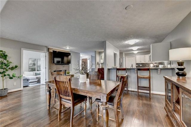 2620 Camden Glen Court, Roswell, GA 30076