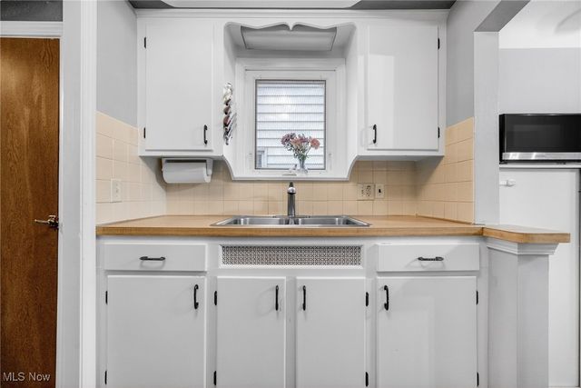 8219 Renwood Drive, Parma, OH 44129