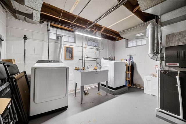 8219 Renwood Drive, Parma, OH 44129