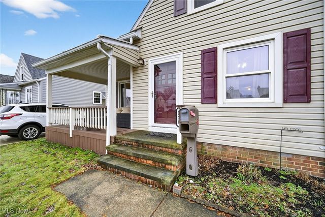 8219 Renwood Drive, Parma, OH 44129