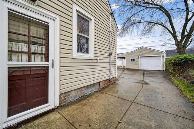 8219 Renwood Drive, Parma, OH 44129