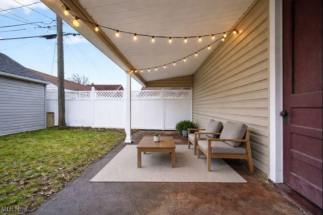 8219 Renwood Drive, Parma, OH 44129