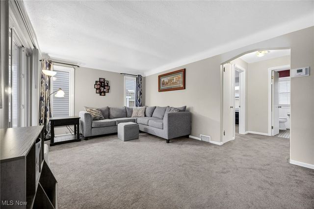 8219 Renwood Drive, Parma, OH 44129