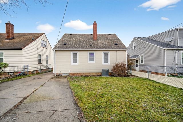 8219 Renwood Drive, Parma, OH 44129