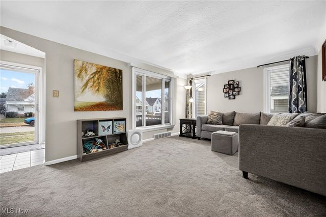 8219 Renwood Drive, Parma, OH 44129