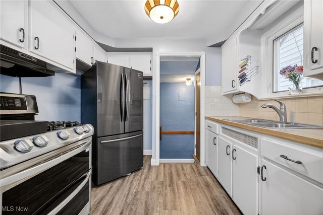 8219 Renwood Drive, Parma, OH 44129