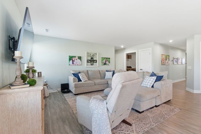 785 Wilkinson Ln, White House, TN 37188