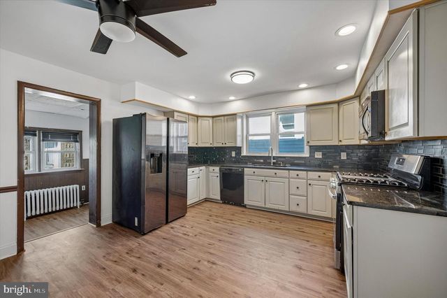 133 W 3RD AVE, Conshohocken, PA 19428