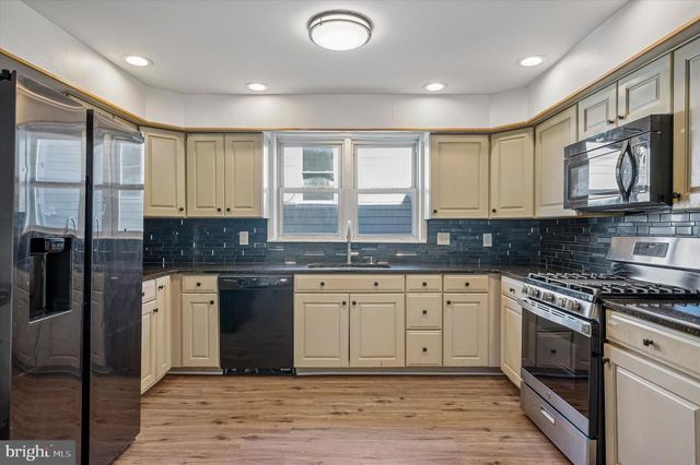 133 W 3RD AVE, Conshohocken, PA 19428