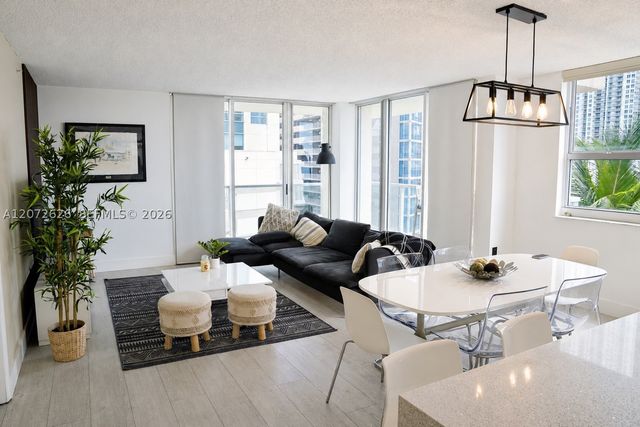 1155 Brickell Bay Dr 902, Miami, FL 33131