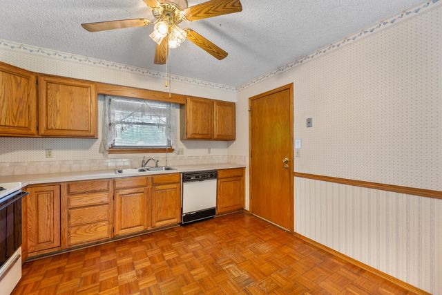 3908 S Gilda Cir, Wichita, KS 67215
