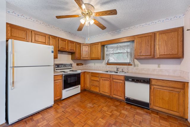 3908 S Gilda Cir, Wichita, KS 67215