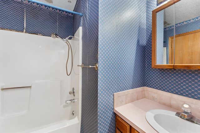 3908 S Gilda Cir, Wichita, KS 67215