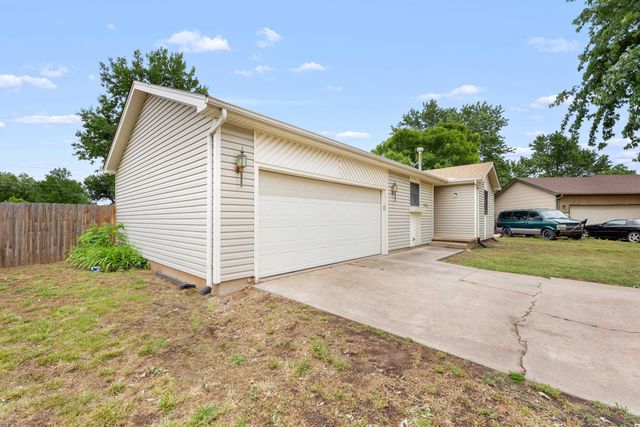 3908 S Gilda Cir, Wichita, KS 67215