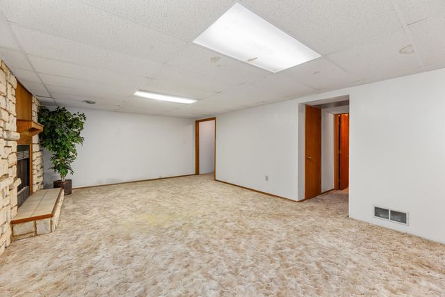 3908 S Gilda Cir, Wichita, KS 67215