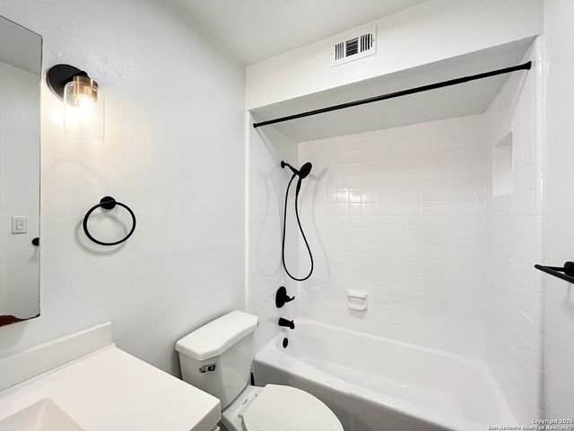 8642 Fredericksburg Rd Apt 501, San Antonio, TX 78240