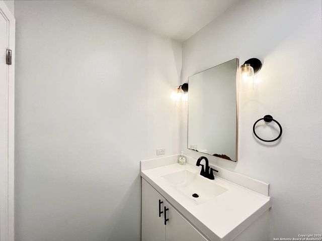 8642 Fredericksburg Rd Apt 501, San Antonio, TX 78240