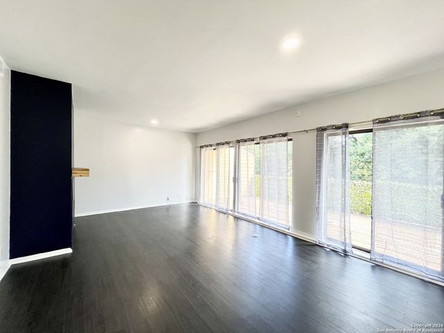 8642 Fredericksburg Rd Apt 501, San Antonio, TX 78240