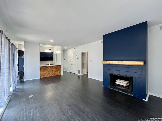 8642 Fredericksburg Rd Apt 501, San Antonio, TX 78240