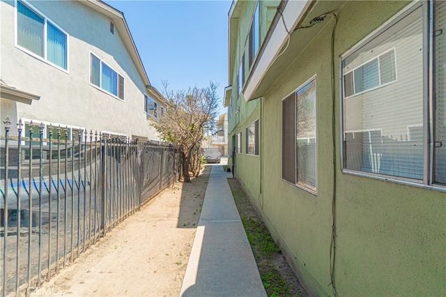 834 Walnut, Long Beach, CA 90813