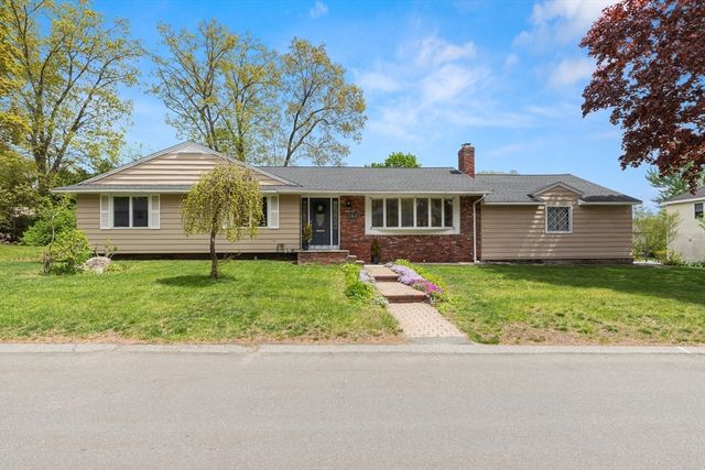 262 Sanders Avenue, Lowell, MA 01851