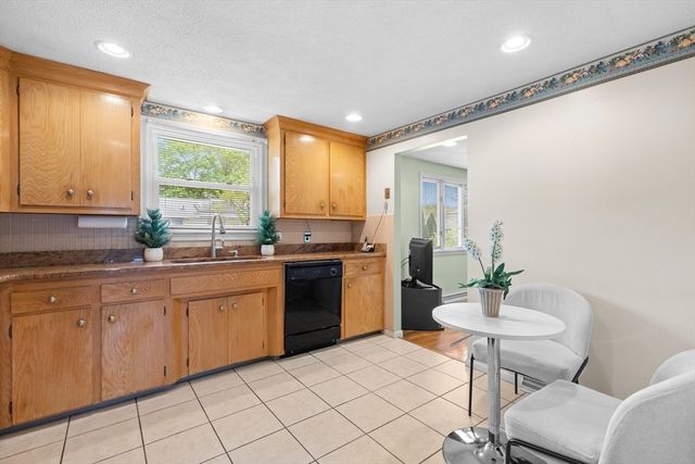 262 Sanders Avenue, Lowell, MA 01851