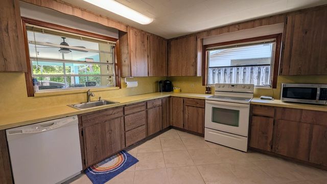 1097 NE Kubin Avenue, Jensen Beach, FL 34957