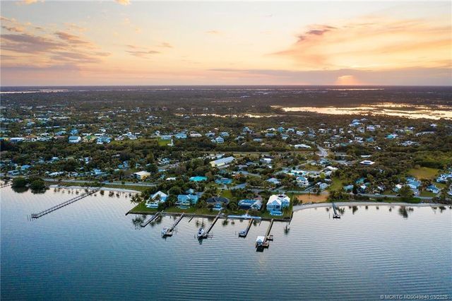 1097 NE Kubin Avenue, Jensen Beach, FL 34957