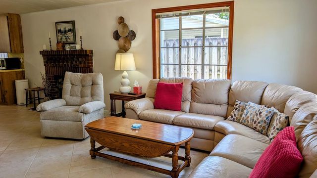 1097 NE Kubin Avenue, Jensen Beach, FL 34957