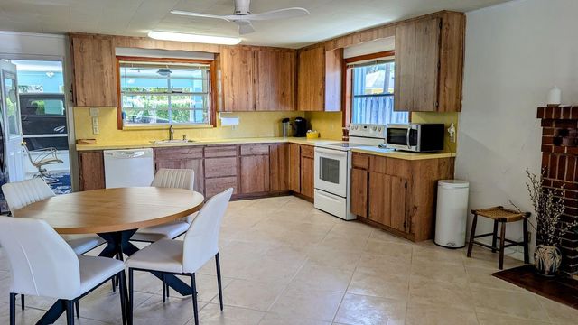 1097 NE Kubin Avenue, Jensen Beach, FL 34957