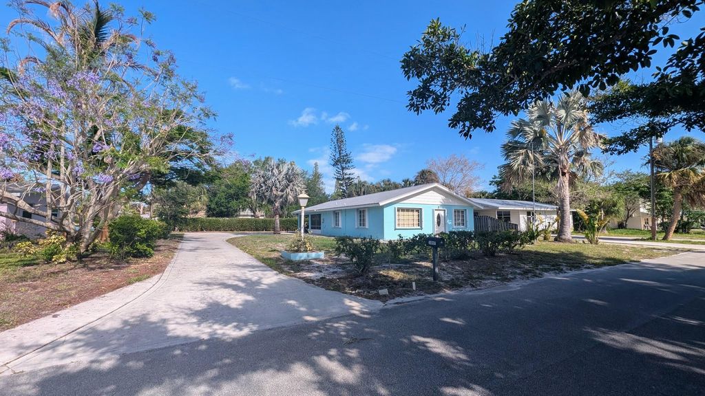 1097 NE Kubin Avenue, Jensen Beach, FL 34957