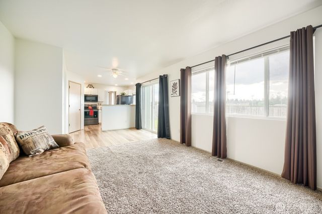 21908 40th Avenue E, Spanaway, WA 98387