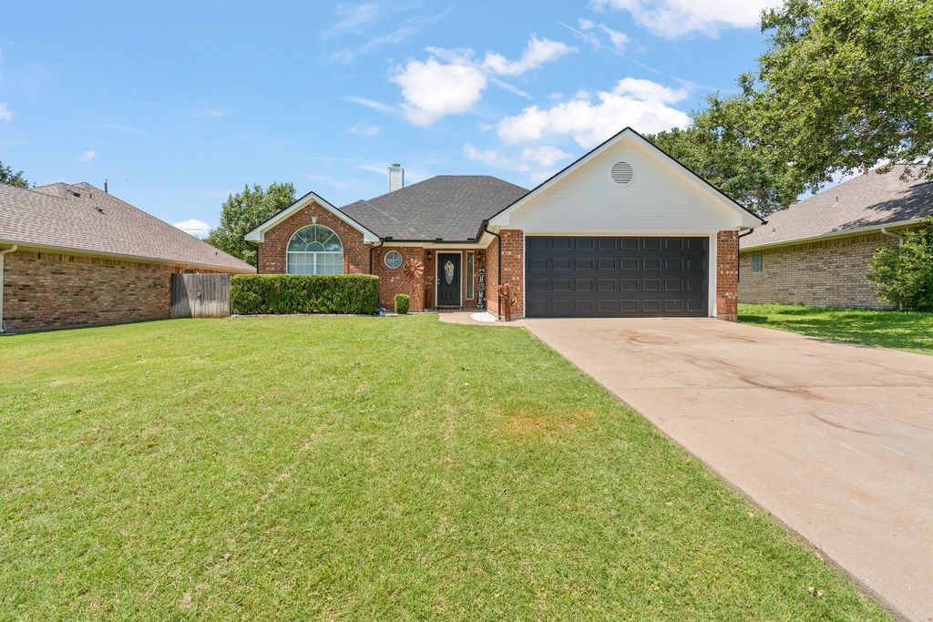 1404 Hyde Park Boulevard, Cleburne, TX 76033