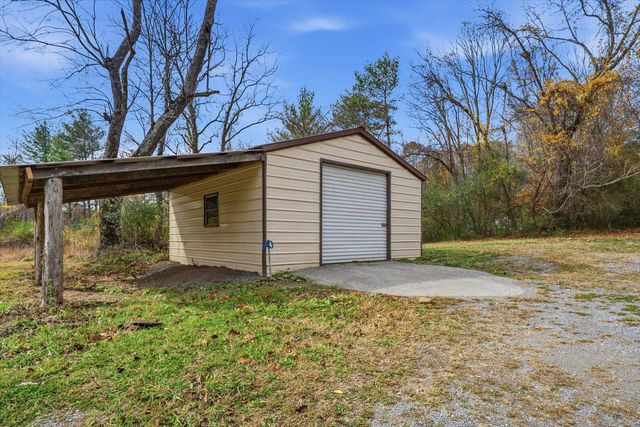 1295 McDearmon RD, Montvale, VA 24122