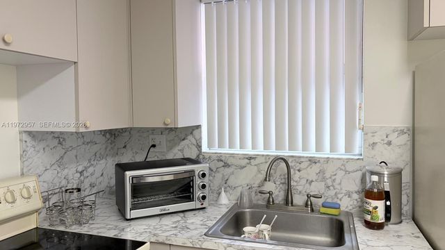 199 SW 12th Ave 415B, Miami, FL 33130