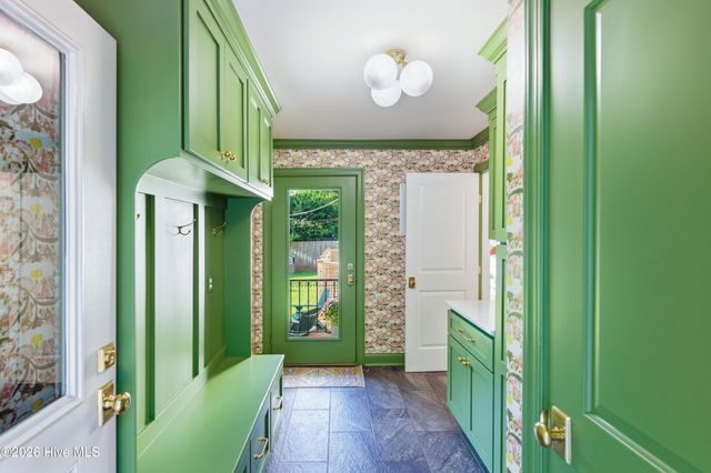1925 Hawthorne Road, Wilmington, NC 28403