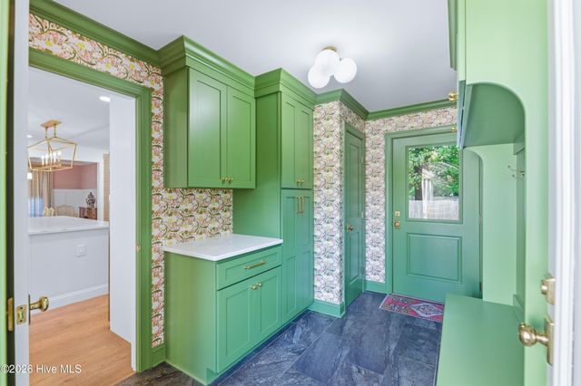 1925 Hawthorne Road, Wilmington, NC 28403
