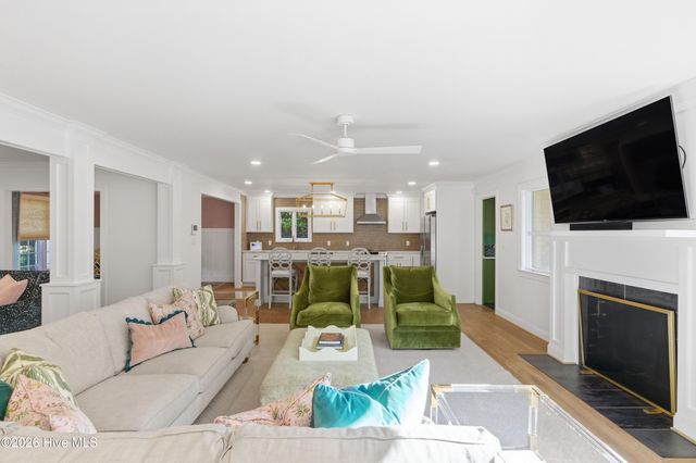 1925 Hawthorne Road, Wilmington, NC 28403
