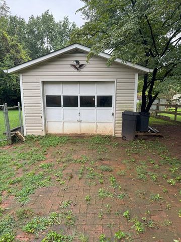 906 Vine ST, Martinsville, VA 24112