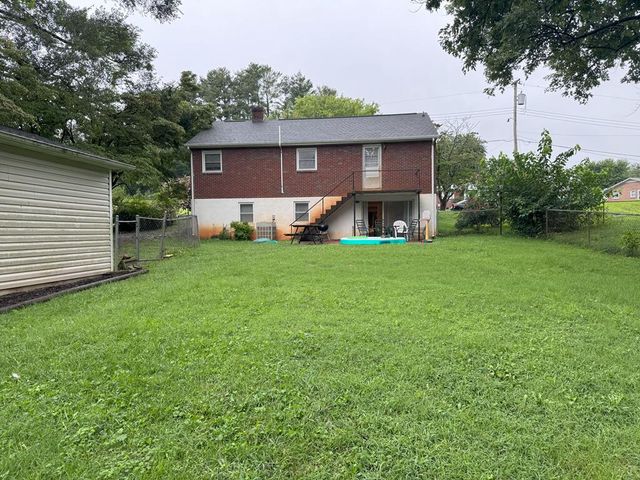 906 Vine ST, Martinsville, VA 24112