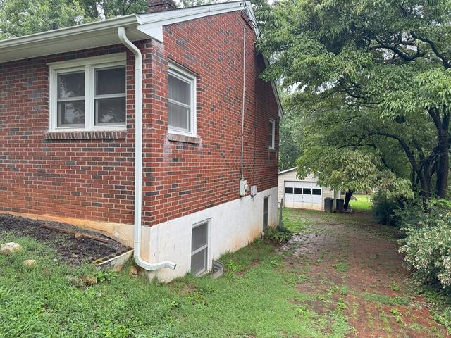 906 Vine ST, Martinsville, VA 24112