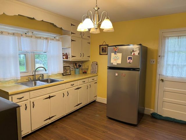 906 Vine ST, Martinsville, VA 24112