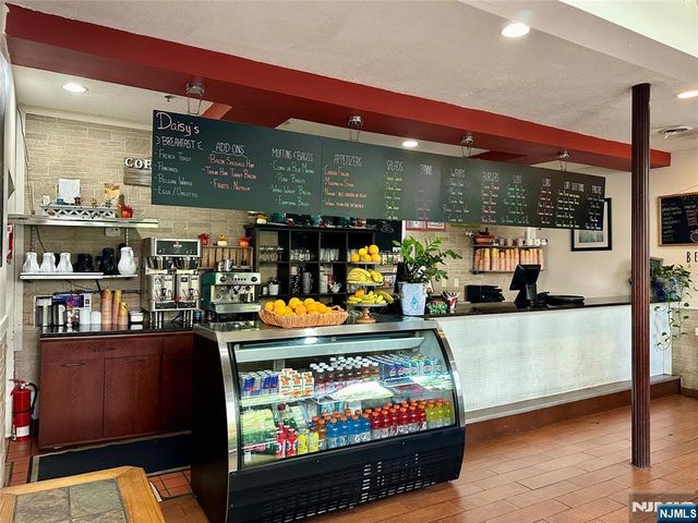 200 Old River Road, Edgewater, NJ 07020