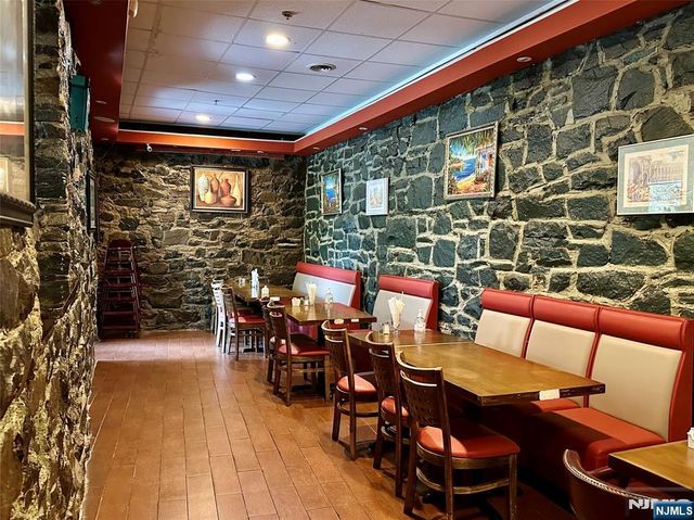 200 Old River Road, Edgewater, NJ 07020