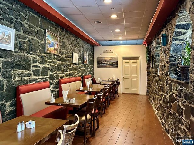 200 Old River Road, Edgewater, NJ 07020