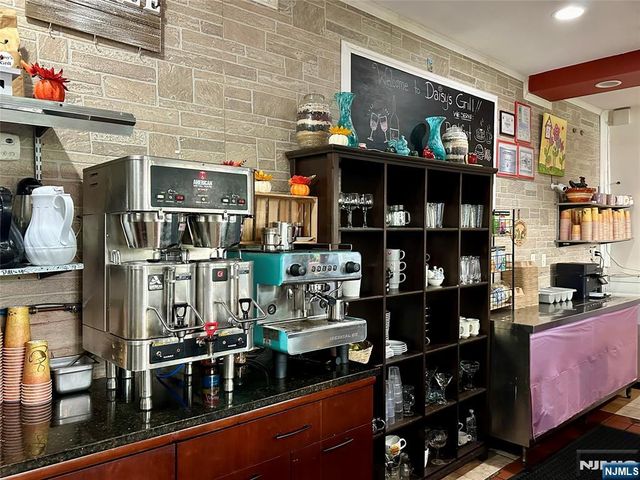 200 Old River Road, Edgewater, NJ 07020