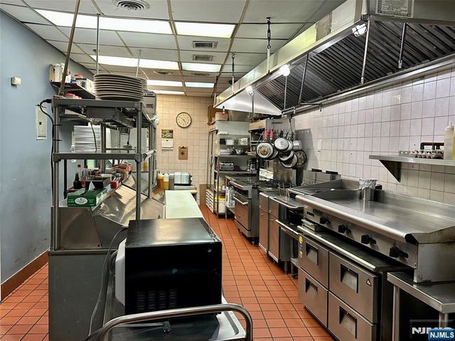 200 Old River Road, Edgewater, NJ 07020