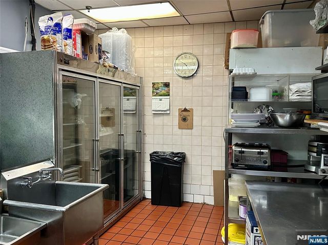 200 Old River Road, Edgewater, NJ 07020