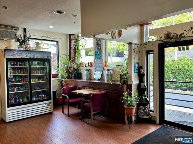 200 Old River Road, Edgewater, NJ 07020