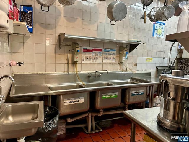 200 Old River Road, Edgewater, NJ 07020